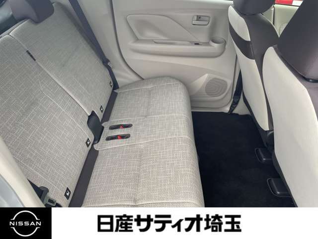 後席も広々していますので、海や山への行楽時も室内で快適に過ごせます！