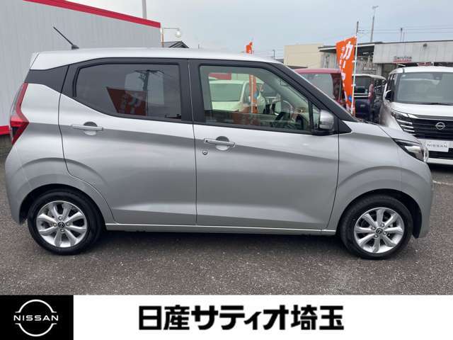 横から見てもスタイリッシュなデザイン、乗り降りもしやすいです。是非、ご試乗ください☆