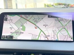 ●純正ナビ:一体感のあるナビは、高級感ある車内を演出してくれます。オーディオ機能も充実しておりますので、運転もより楽しめます♪
