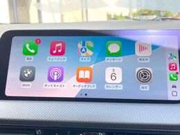 ●Apple　Car　Play：スマホとの有線接続で、ナビ・オーディオ再生などスマホのアプリ機能が画面でも使える便利機能です！