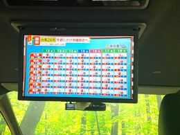 【フリップダウンモニター】大画面モニターで後席でもエンタメをお楽しみいただけます。小さなお子様にも大人気の装備です♪