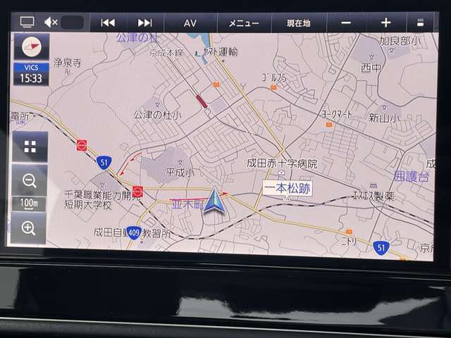 見やすい純正ナビ、操作もスムーズです。TVも高画質、音楽も高音質で楽しめます。楽しいドライブを！