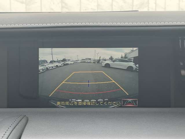 《バックカメラ》駐車時の後方視認性を高め、安全に駐車していただけます。