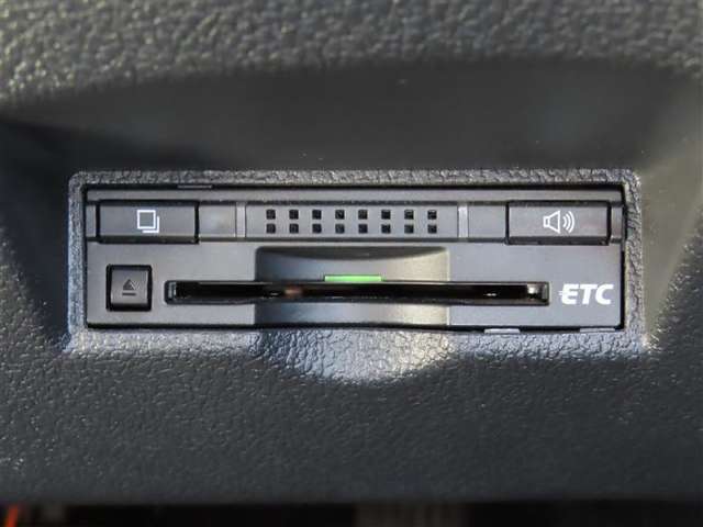 ETCはビルトインタイプになります。クルマ本体のパネルに埋め込むような形になりますので、スッキリとした室内になりますね！