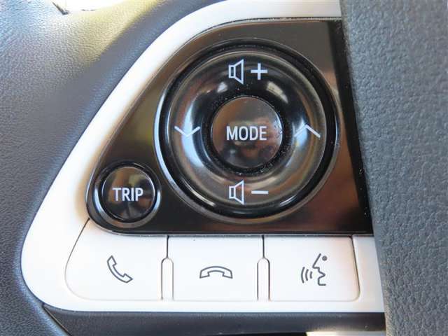 ブルートゥースに接続すれば、スマホに入れている音楽が聞けたり運転中に電話がかかってきてしまった場合もハンドルから電話を取ることができます！