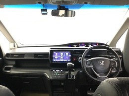 広びろとした視界が運転にゆとりを広げます。