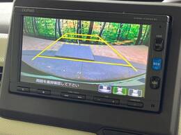 【バックカメラ】駐車時に後方がリアルタイム映像で確認できます。大型商業施設や立体駐車場での駐車時や、夜間のバック時に大活躍！運転スキルに関わらず、今や必須となった装備のひとつです！
