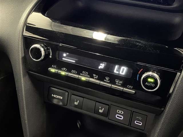 オートエアコンは温度を設定するだけで、自動で風量などを設定してくれます。運転しながら操作も必要ないので、安全性も向上します。