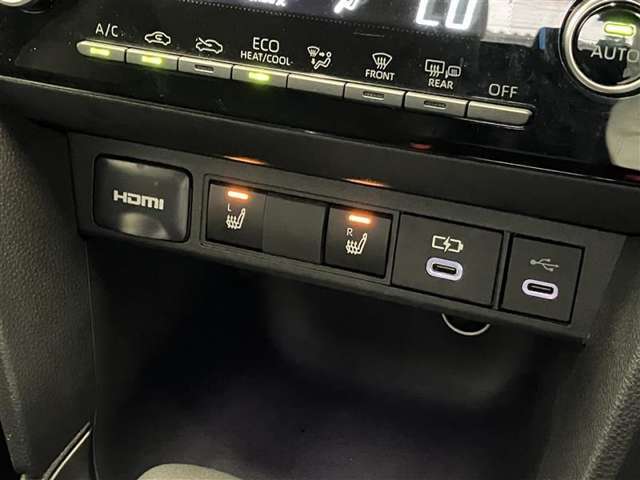 運転席、助手席にはシートヒーターが付いています。最近の冬場は例年よりも寒くなっています。。。シートヒーターがあるとないとじゃ大違い！ぜひお試しあれ！