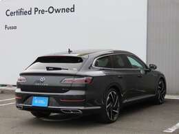 スマートキーで乗り降り楽々。パワーテールゲート「EasyOpen＆EasyClose」機能付き