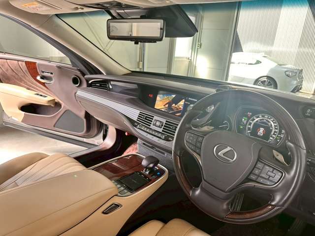 室内はスタッフが真心込めて清掃や納車の準備をします！試乗は全車OKですので現状確認をして下さいね！