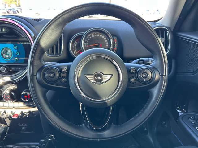 LIBERALAは、輸入車選びの新たなスタイルを提案するインポート・セレクト・ブランドです。オーナー様となる方がクルマから直接感じる感性を第一にした、最良の一台との出会いをコーディネートいたします。