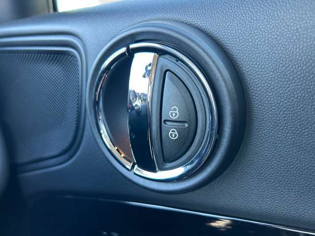 ご遠方の場合でも、下取り車両の金額を概算でお出しすることは可能でございます。車検証をお手元に、走行距離をご確認の上お問い合わせくださいませ。