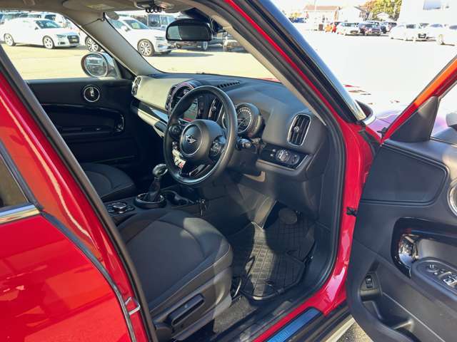 LIBERALAでは安心してお乗りいただける輸入車を全国のお客様にご提案、ご提供してまいります。