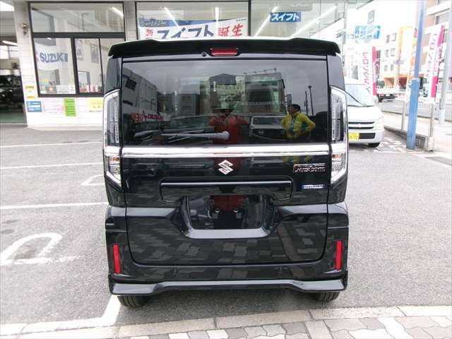 【陸運局認定指定車検工場完備】国家資格検査員1名・国家資格整備士3名で、お客様の大切な愛車を末永く安心サポートさせて頂きます！当店おすすめ安心メンテパック加入で3年間のメンテナンスと車検がお得！