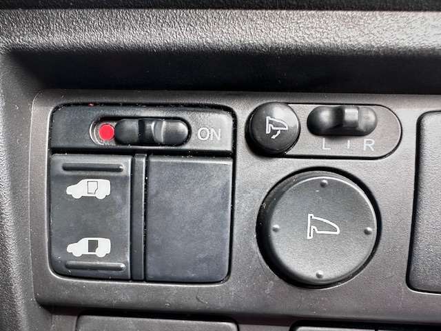 車検整備もお任せ！当店は無駄な部品交換を致しません。使える部品・交換すべき部品をお客様立会いの下わかりやすくご説明させて頂きます！ご納得頂いた上で、交換についてお客様自身で決めて頂き整備を実施します。