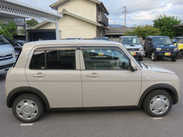 自社では板金塗装ブースも完備しておりますので車体の＊擦り傷＊へこみなどもしっかりと修理させていただいております！