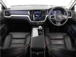 Google搭載/ETC2.0/360度カメラのフルセット搭載。9インチ・タッチスクリーン式センターディスプレイと、モード選択式の12.3インチデジタル液晶ドライバー・ディスプレイを装備。