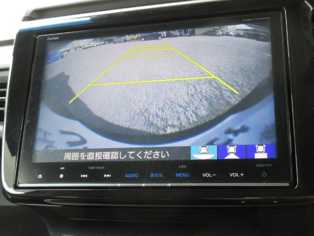 バックをするとき自動でリアの様子が映る『リアカメラ』付き！ナビ画面で確認しながらバックができますから安心ですね。でも、目視も大切ですよ！安全第一でお願いします！