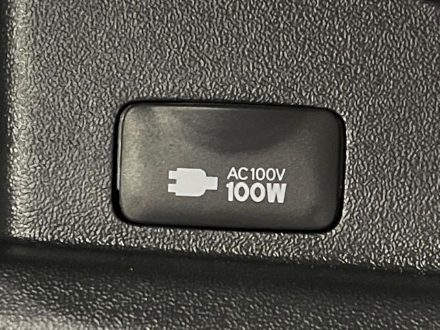 【アクセサリーコンセント】キャンプやスポーツ、アウトドアでのアクティビティはもちろん、災害・停電の際に助けにもなるAC100Vコンセントを装備♪ケータイやタブレット、ゲーム機器の充電にも♪