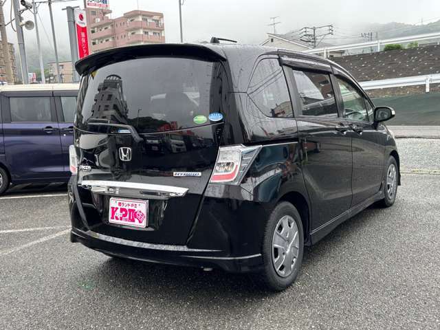 KランドPIIの自社工場は国の認可を得た認証工場です！ご納車後のお客様の安全のための、車検、法定点検整備を国家資格取得の整備士が、しっかりと行い、不具合箇所等の部品交換・修理を行いお車を納車致します！