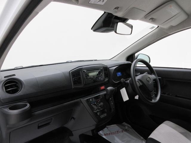 ダイハツのお店では、ダイハツ車を知り尽くしたプロフェッショナルが、専用の診断機器を使って各システムを点検しております。