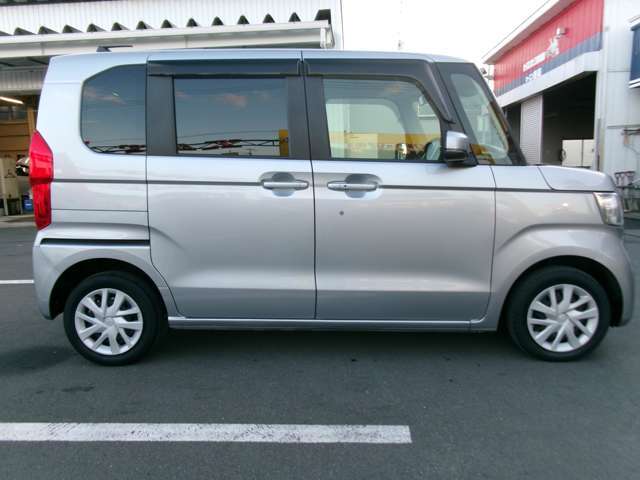 両側スライドドアで乗り降りも楽ちんです！！