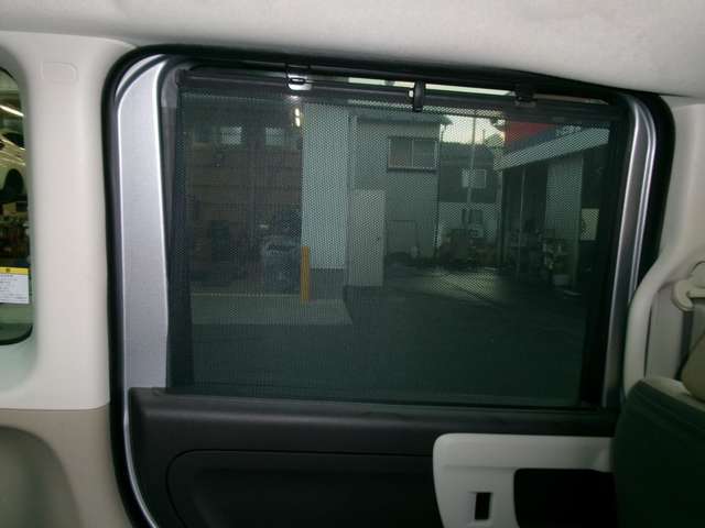 後席用サンシェード付きです！！