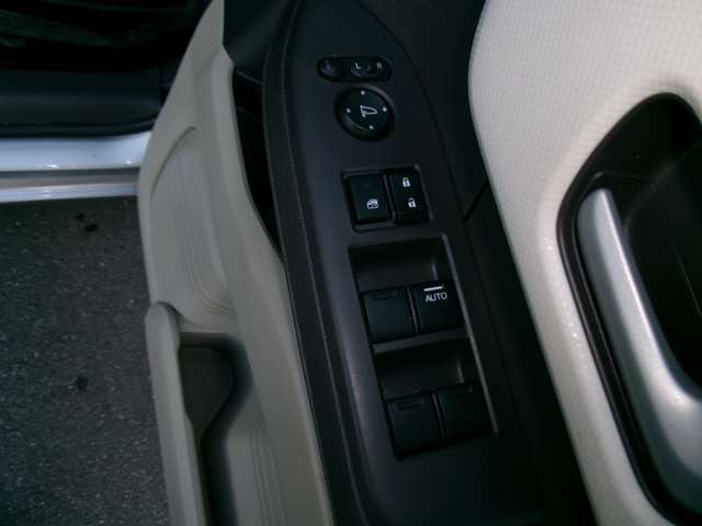 パワーウインドウ・電動格納ミラー！