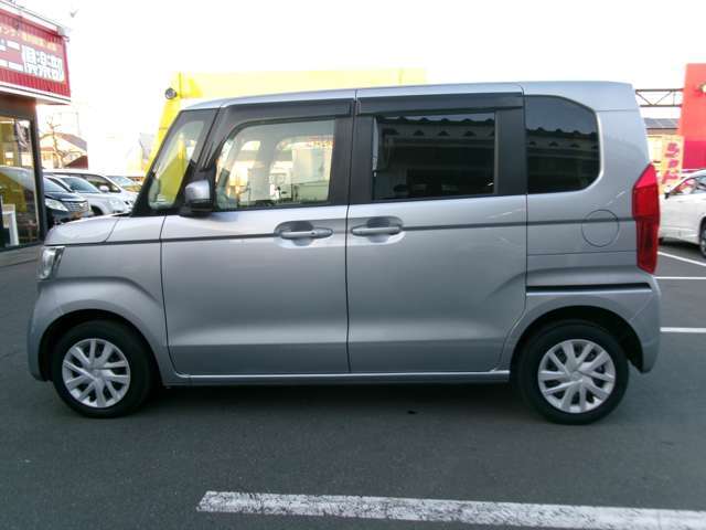 両側電動スライドドアです！！