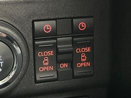 【両側パワースライドドア】スマートキーや運転席のスイッチで後席両側スライドドアの開閉が可能♪電動だから力を入れてドアを開ける必要が無く、小さなお子様でも簡単に開け閉めでき快適です♪