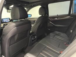 都心のホテルのような趣向を凝らしたインテリアの中で、お客様にリラックスしてクルマ選びを楽しんでいただけるような空間を目指してまいります。