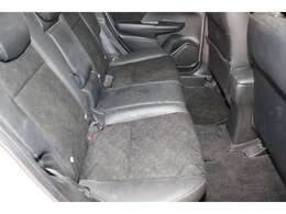 Honda独自のセンタータンクレイアウト、低床設計で床が低くドアも大きく開きますので、女性やお子様、ご年配の方にも一段と乗り降りがしやすくなっています。