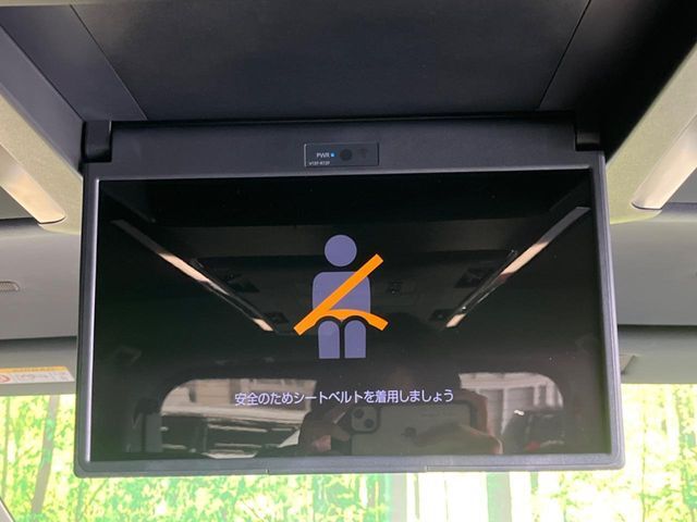 【フリップダウンモニター】大画面モニターで後席でもエンタメをお楽しみいただけます。小さなお子様にも大人気の装備です♪