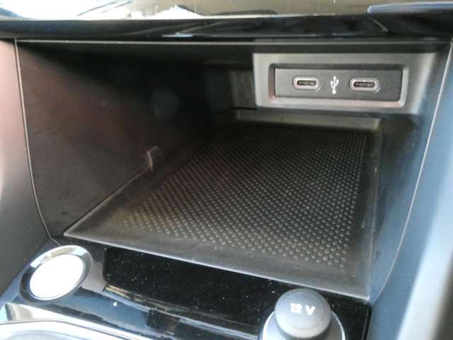 USB入力端子！充電や通信委役立つオプション♪