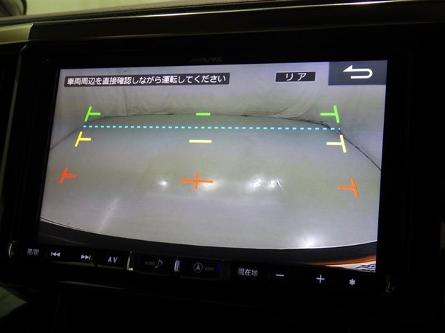 バックモニターも装備しております。バックギアに入れるとナビ画面に車の後方が映し出されます。これで後方確認も安心！