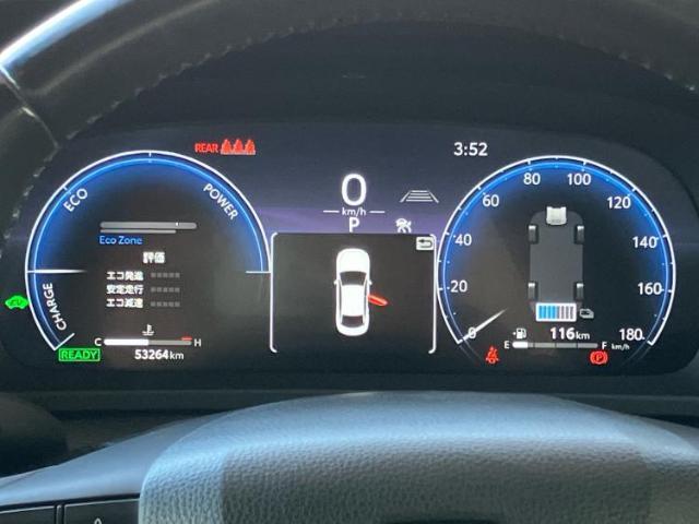 WECARSの展示場では実際に見て、触ってお車をお選びいただけます！知識の豊富な営業スタッフが様々なカーライフをご提案いたします！