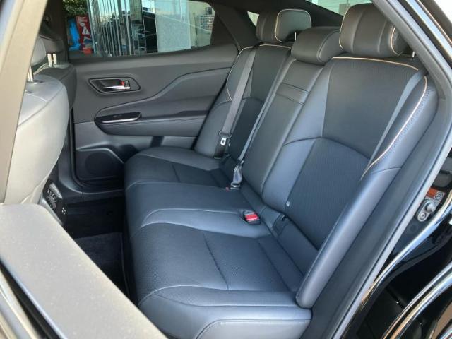 WECARSでは各商談席に大型モニターをご用意しております！見やすい大画面でゆったりと全国の在庫をご覧いただけます！是非ご来店お待ちしております！