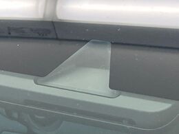 【トヨタセーフティセンス】走行中に前方の車両等を認識し、衝突しそうな時は警報とブレーキで衝突回避と被害軽減をアシスト。より安全にドライブをお楽しみいただけます。