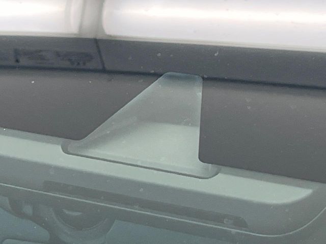 【トヨタセーフティセンス】走行中に前方の車両等を認識し、衝突しそうな時は警報とブレーキで衝突回避と被害軽減をアシスト。より安全にドライブをお楽しみいただけます。