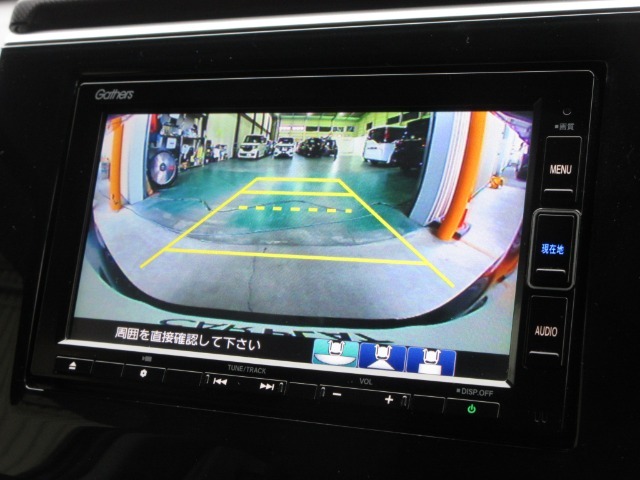 バックをするとき自動でリアの様子が映る『リアカメラ』付き！　ナビ画面で確認しながらバックができますから安心ですね。でも、目視も大切ですよ！安全第一でお願いします！