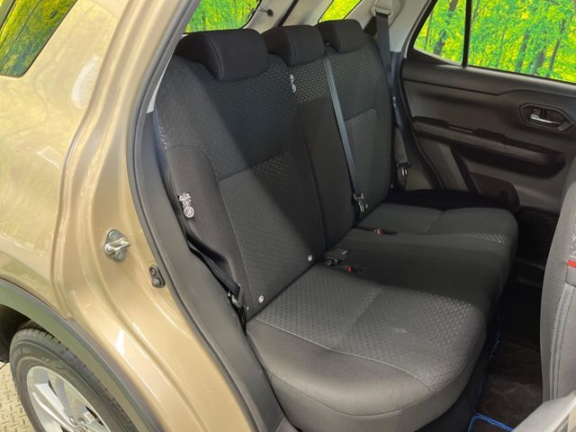 後部座席も気になるようなキズ・汚れやへたり等、大きなダメージはなく、良好な状態です。