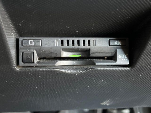 【ETC】高速道路の料金所をストレスなく通過！話題のスポットやサービスエリアに多い「スマートIC」利用時は必須のアイテムです。当店でセットアップを実施、ご納車当日からすぐにご利用いただけます！