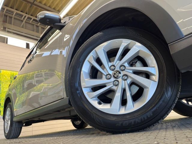 【純正16インチアルミホイール】外観にマッチした純正アルミホイールを装着しております。各種社外アルミホイールや、スタッドレスタイヤも取扱いしております。是非ご相談ください♪