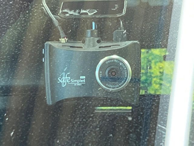 【ドライブレコーダー】安心・安全なカーライフに必須のドライブレコーダーを装備！走行中はもちろん、あおり運転や事故に遭遇した際の状況も映像で記録し、万一のリスクに備えます。