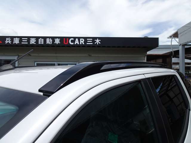 ルーフレールを装備しています