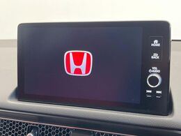 【メーカー純正ナビ】インテリアに溶け込むスタイリッシュな「専用設計」メーカーナビを装備♪視認性や操作性など基本性能にも優れ、より上質なカーライフをお楽しみいただけます。
