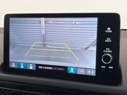 【バックカメラ】駐車時に後方がリアルタイム映像で確認できます。大型商業施設や立体駐車場での駐車時や、夜間のバック時に大活躍！運転スキルに関わらず、今や必須となった装備のひとつです！