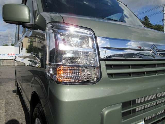 LEDヘッドライトで暗い夜道のドライブも安全安心です☆