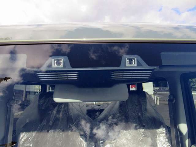 スズキセーフティサポートのデュアルカメラです